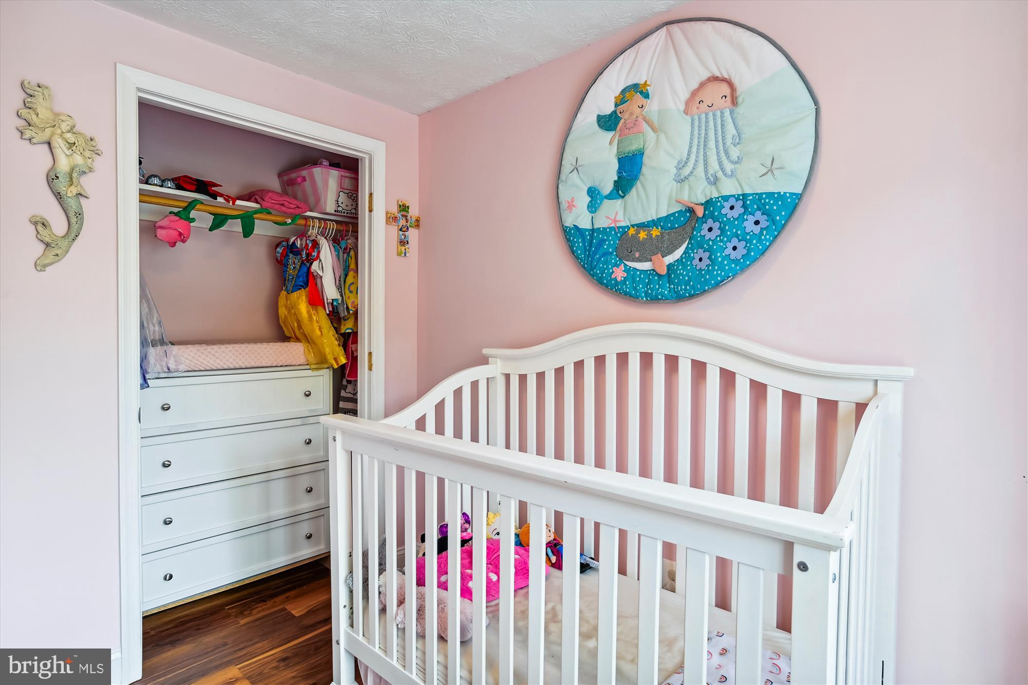 WHISPERING WOODS - Residential