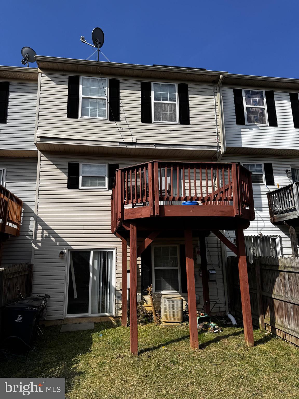COLONY SQUARE - Residential