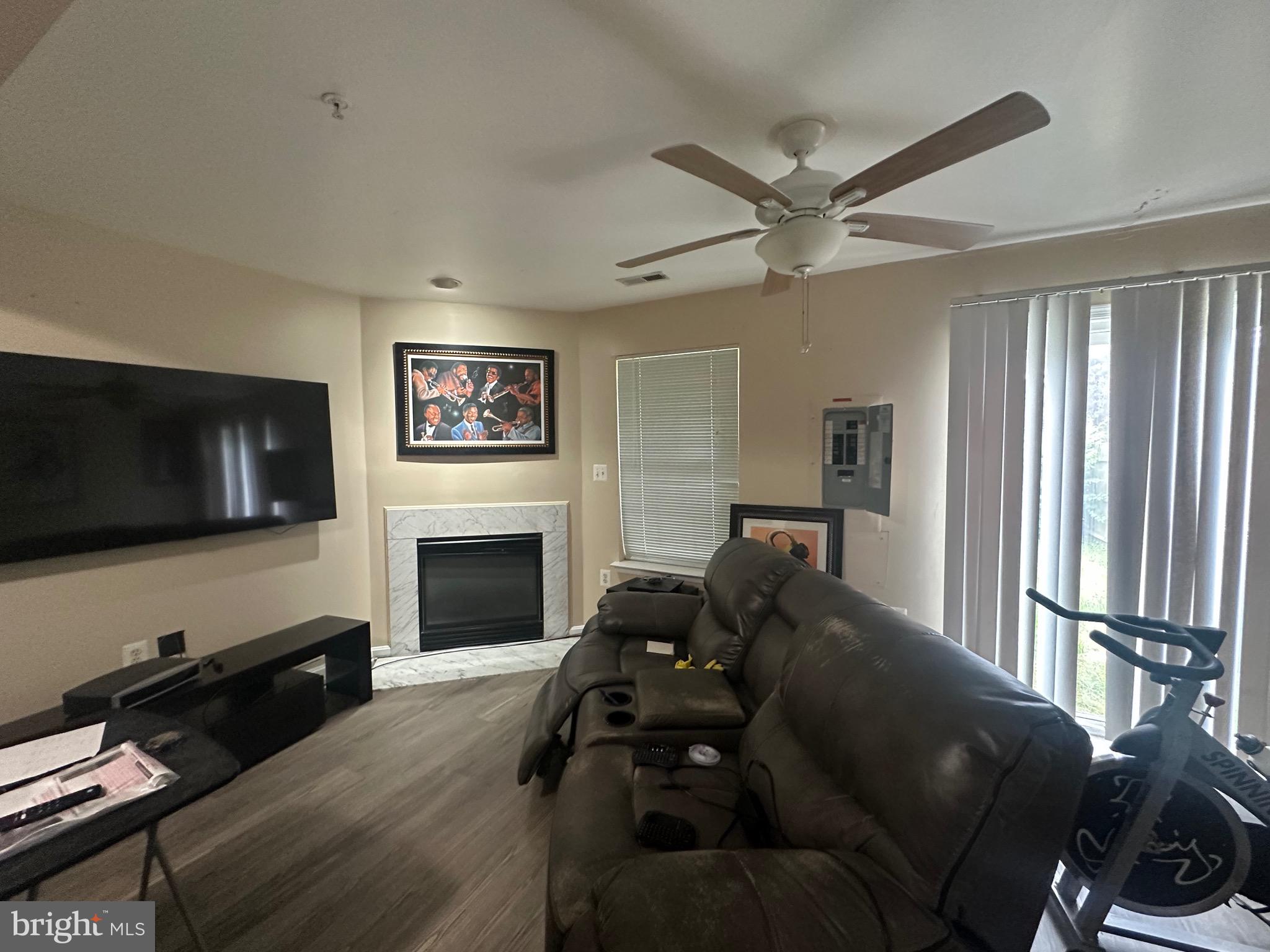 COLONY SQUARE - Residential
