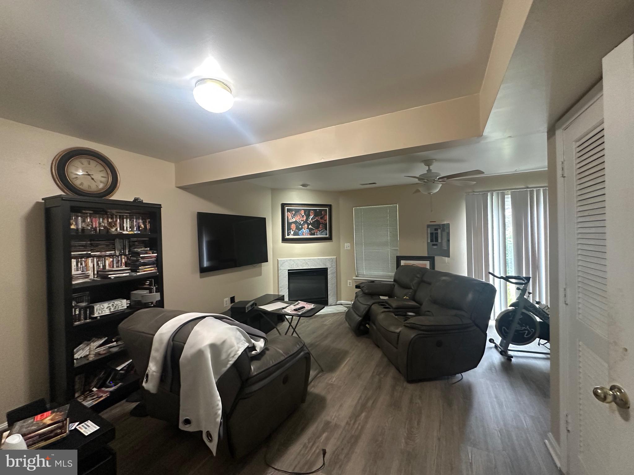 COLONY SQUARE - Residential