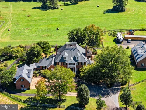 22330 Sam Fred Road, Middleburg, VA MLS: VALO2137310