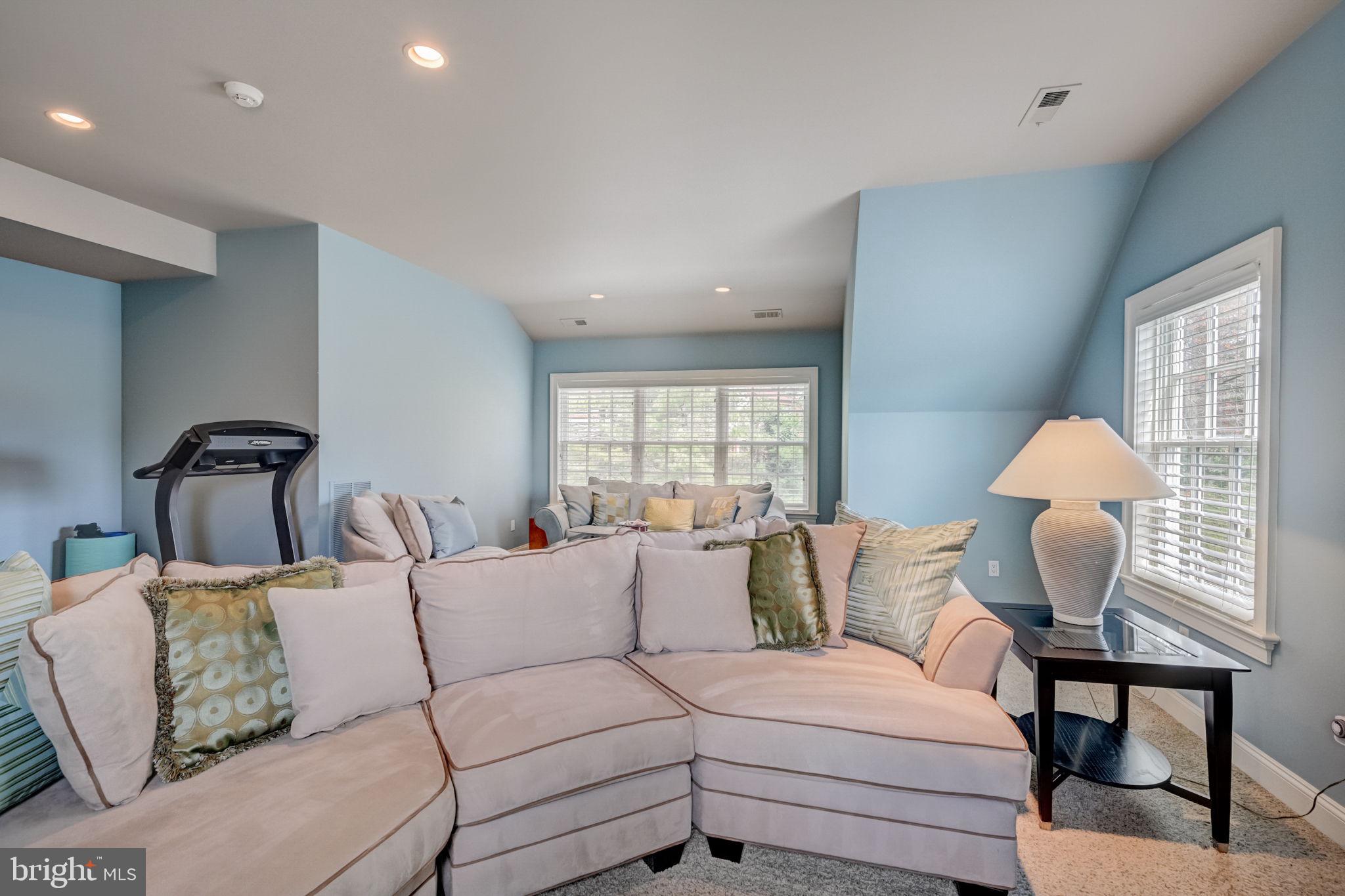 MEADOWBROOK - Residential