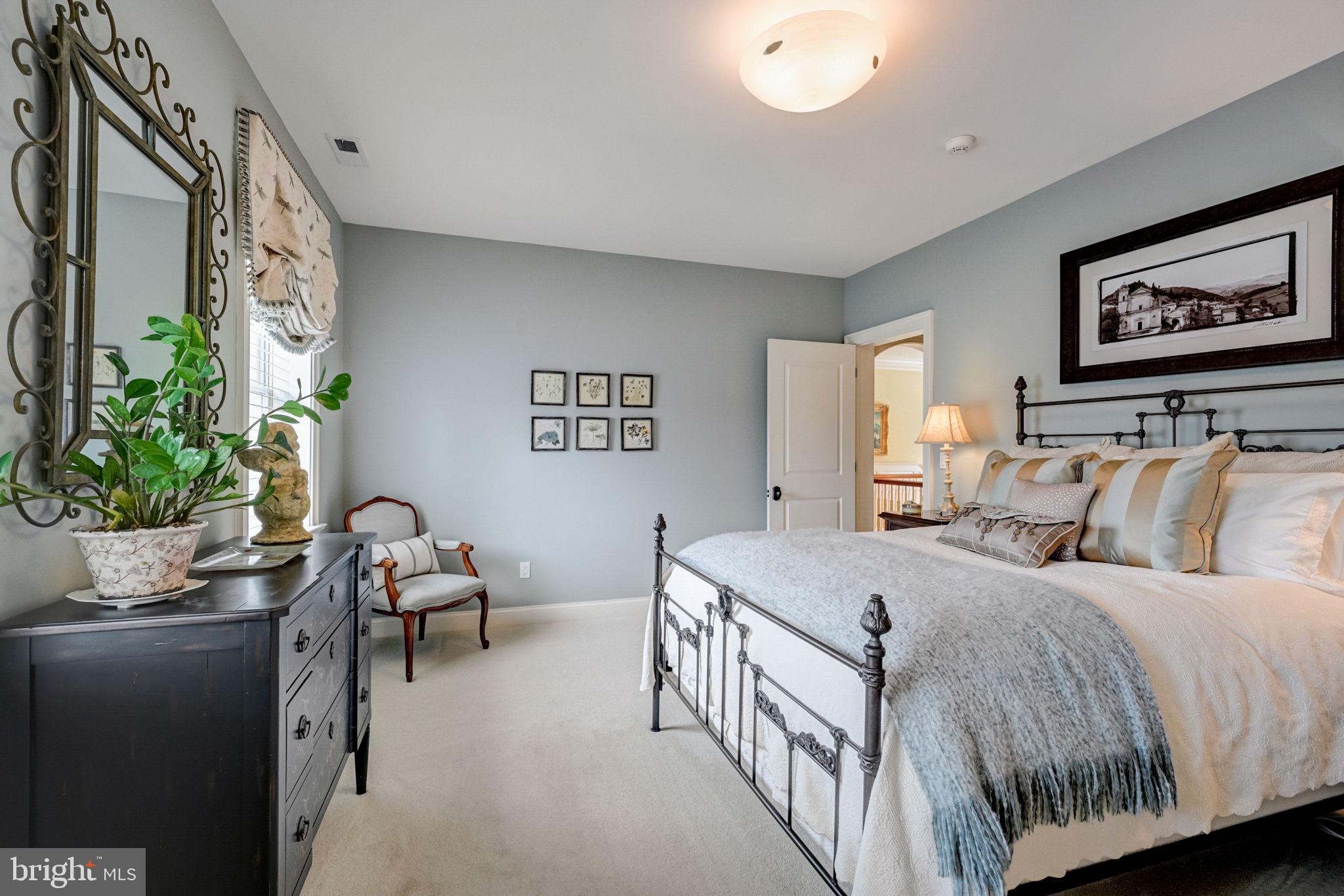 MEADOWBROOK - Residential