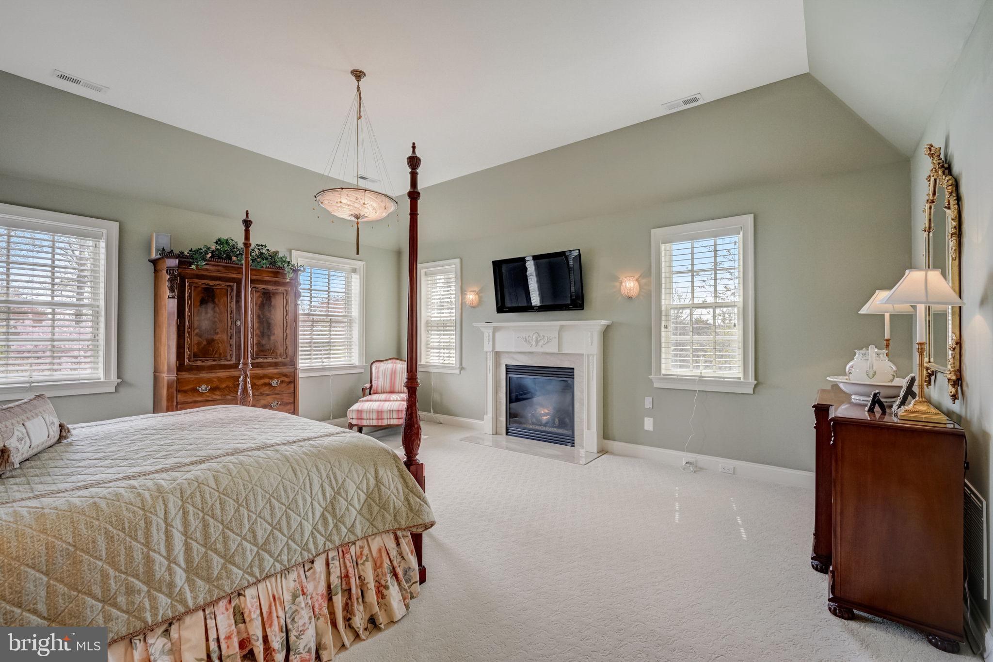 MEADOWBROOK - Residential