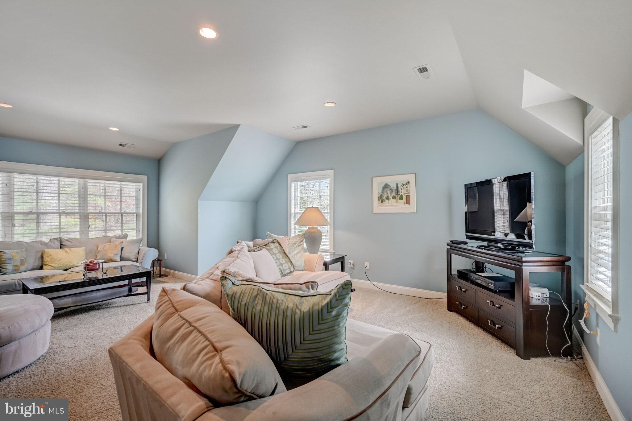 MEADOWBROOK - Residential