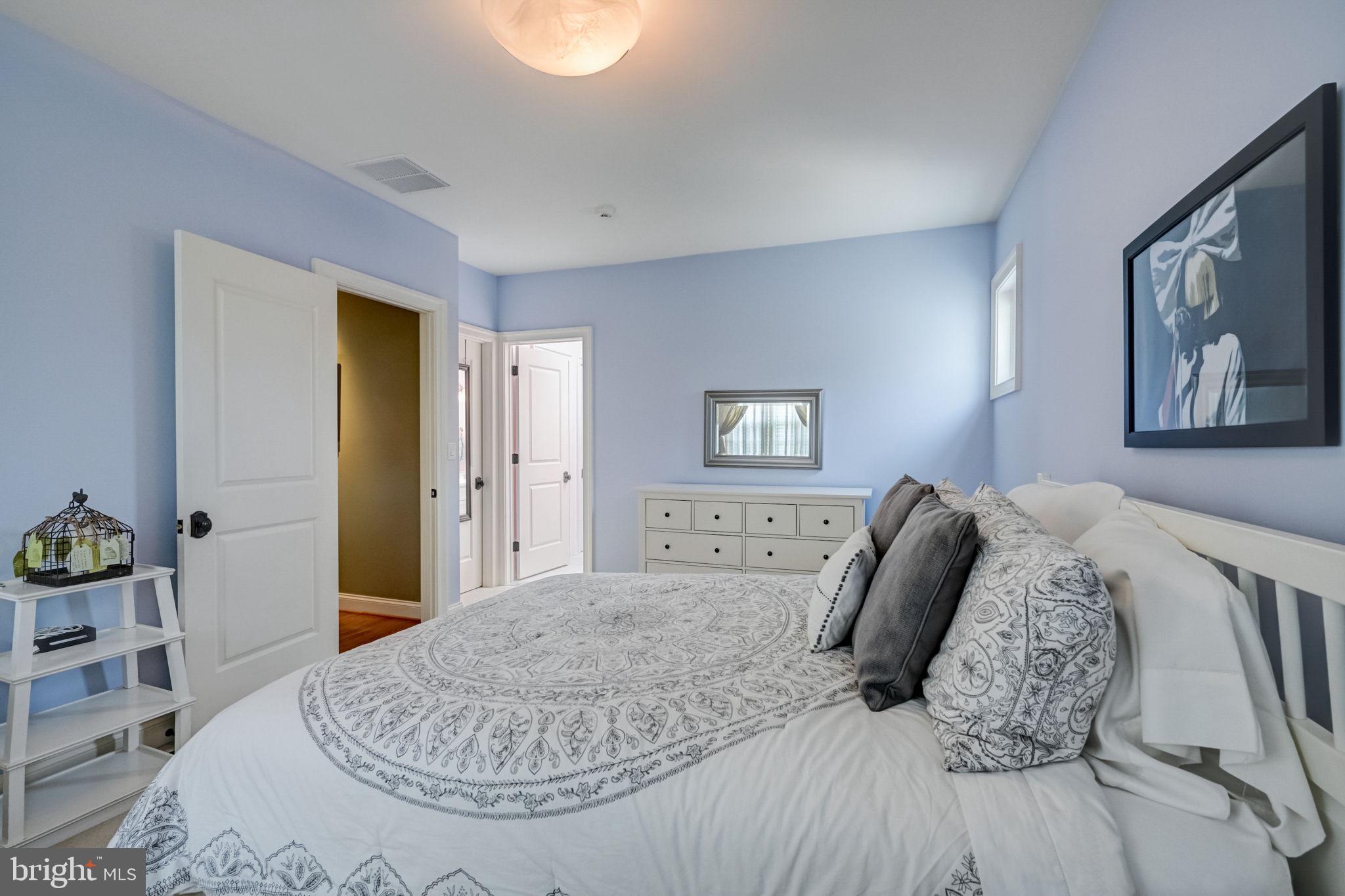 MEADOWBROOK - Residential