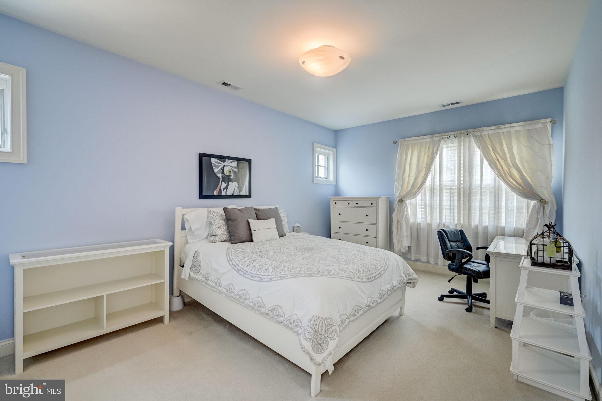 MEADOWBROOK - Residential