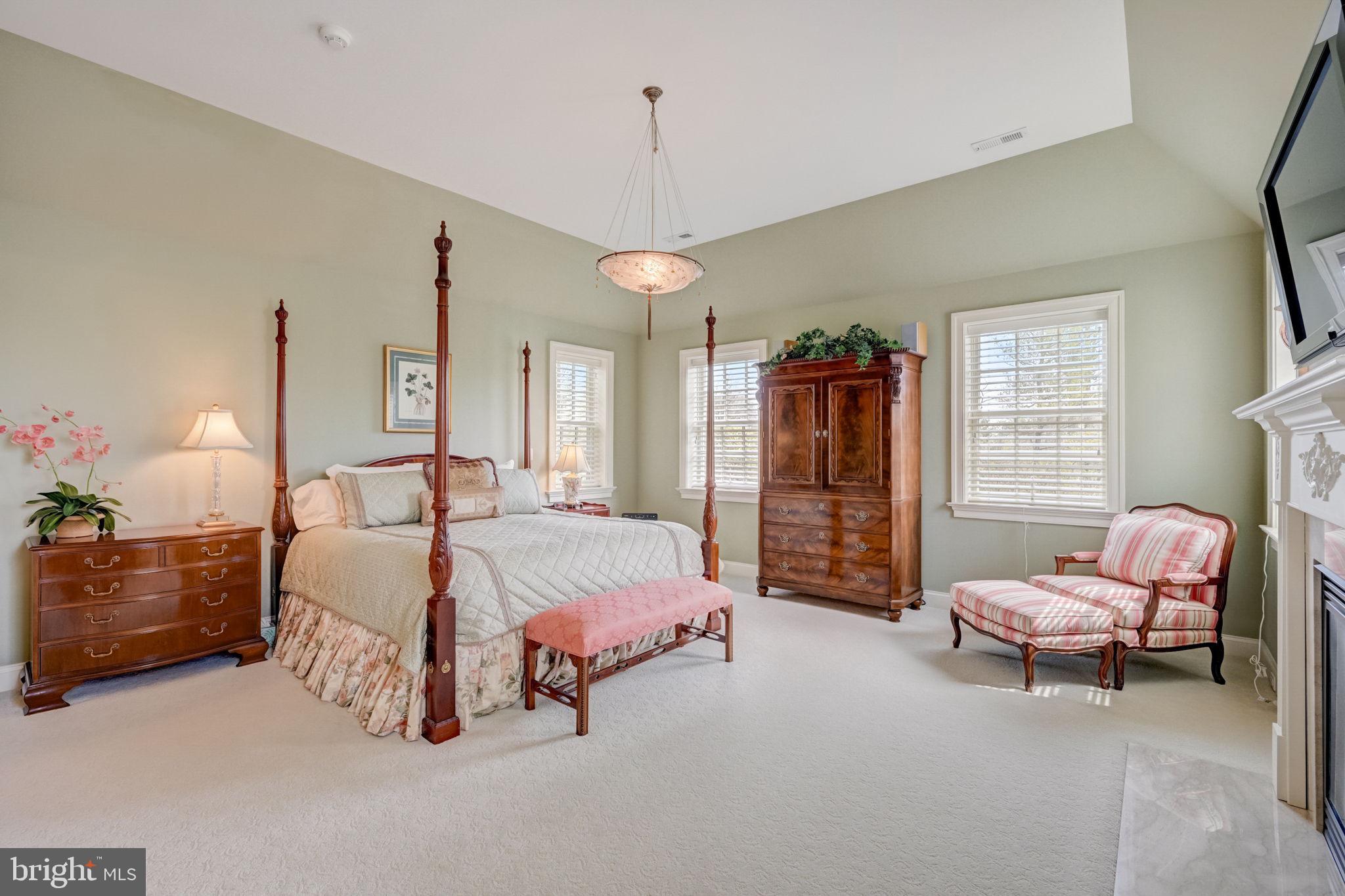 MEADOWBROOK - Residential