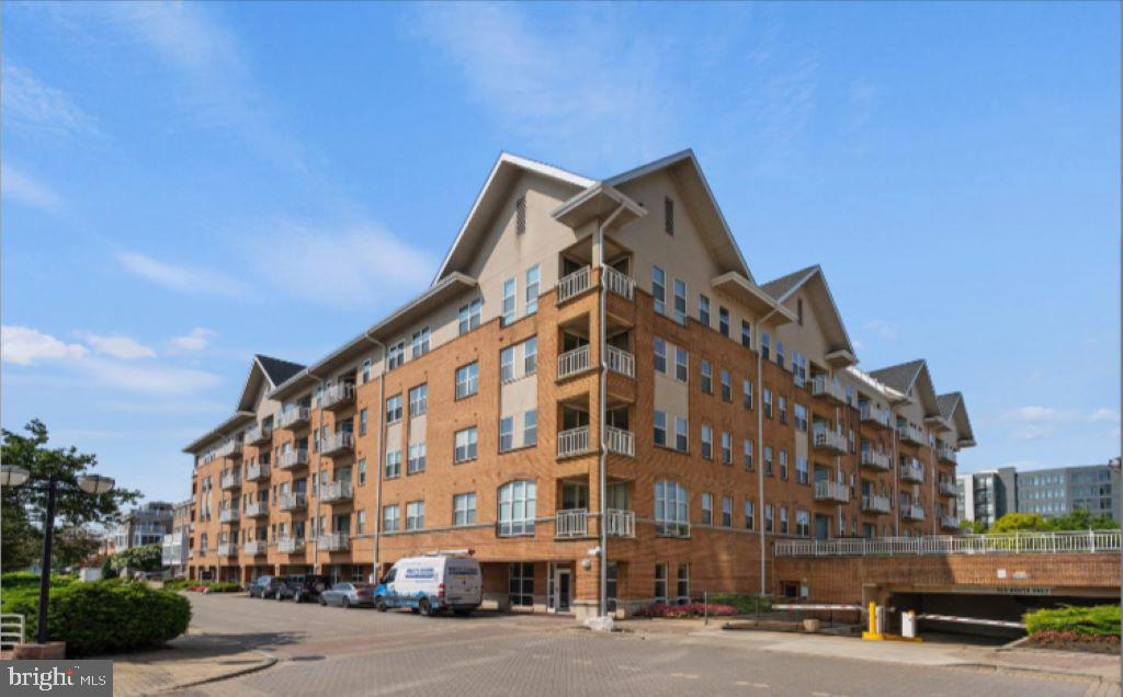 PIERSIDE AT HARBORVIEW - Residential Lease