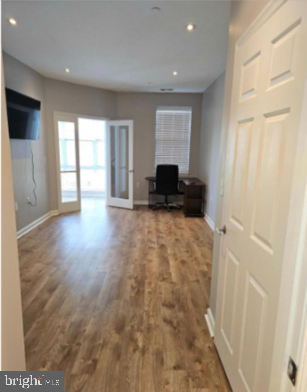 PIERSIDE AT HARBORVIEW - Residential Lease