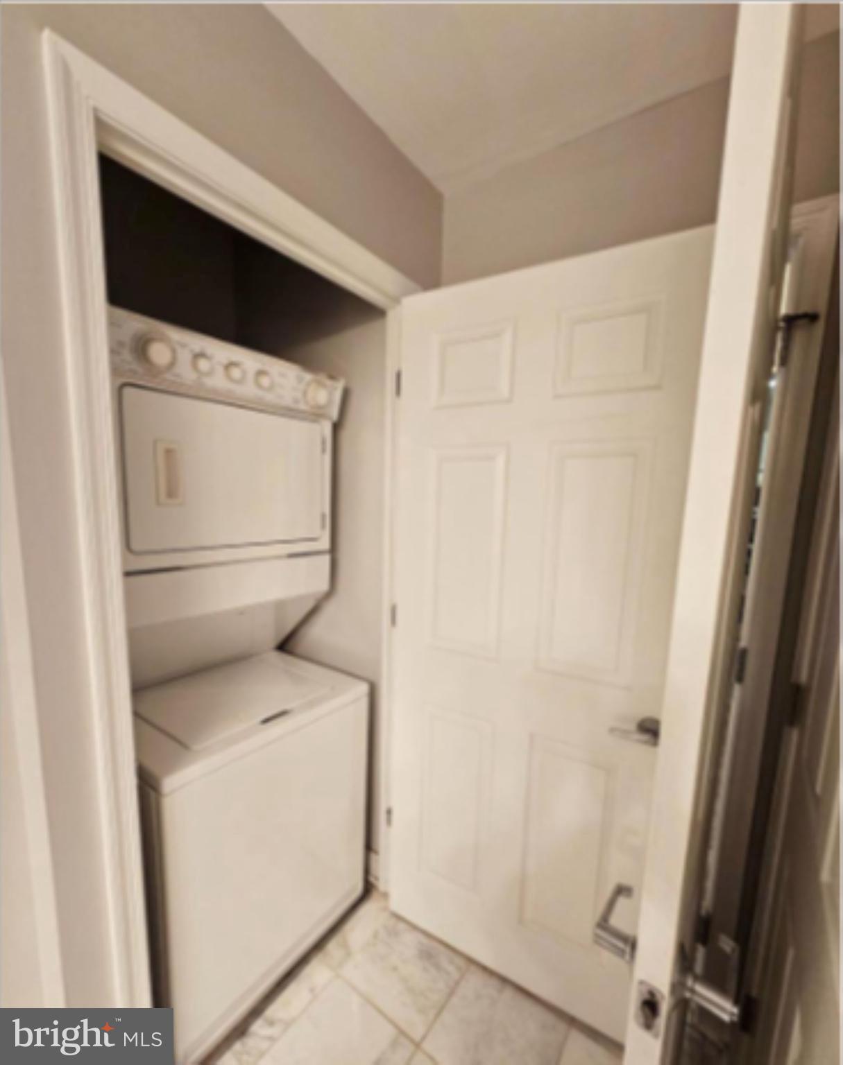 PIERSIDE AT HARBORVIEW - Residential Lease