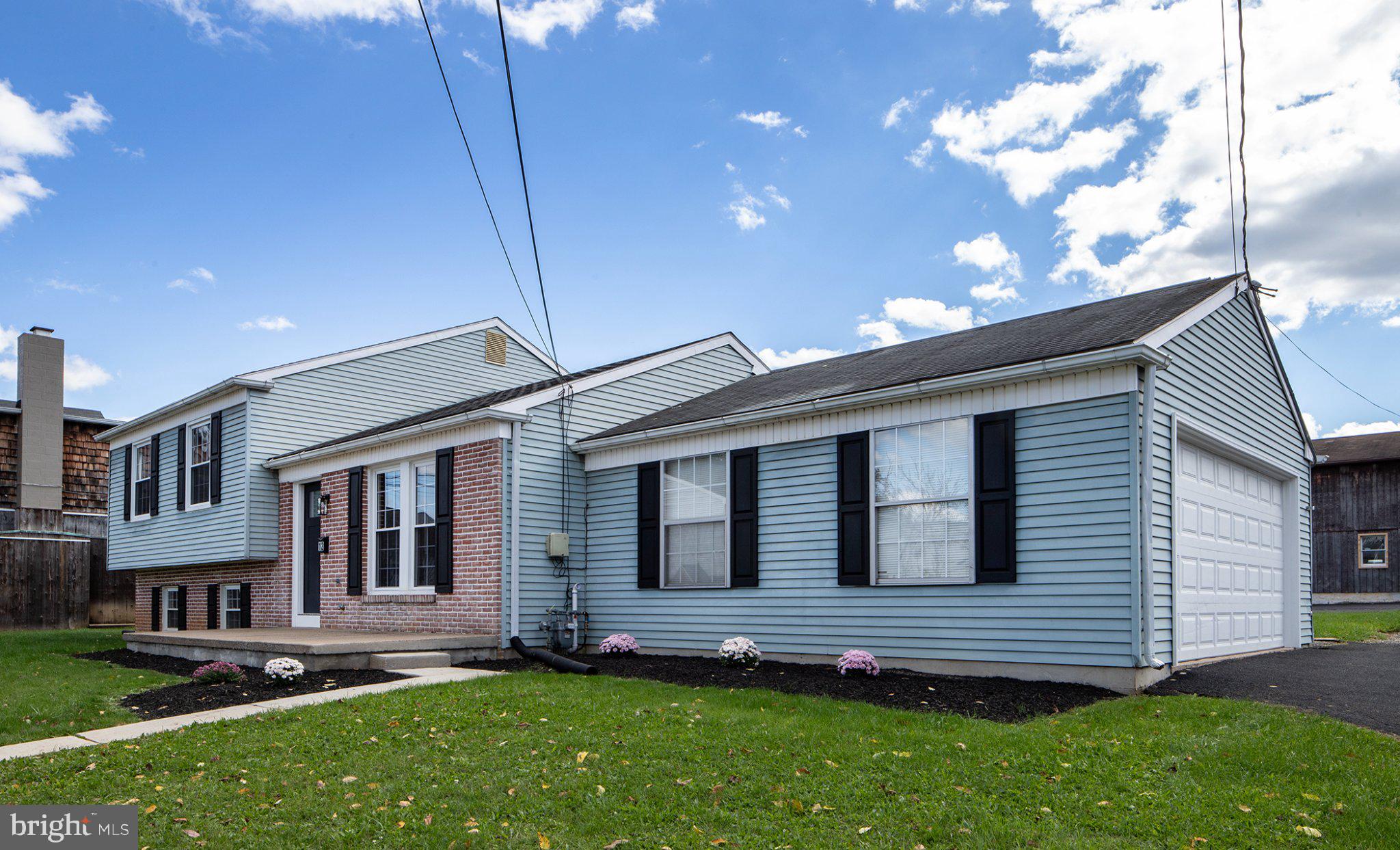 12 FRONT STREET