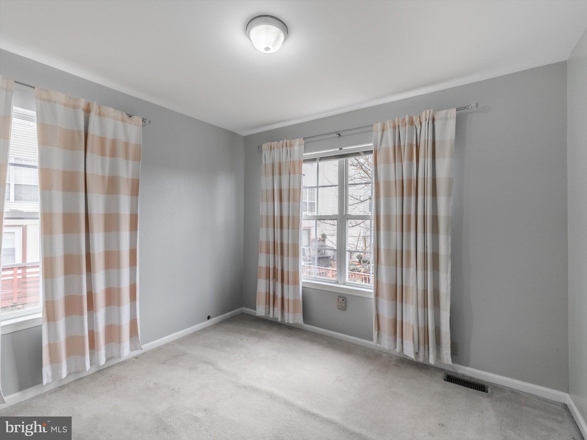 ROXBOROUGH - Residential