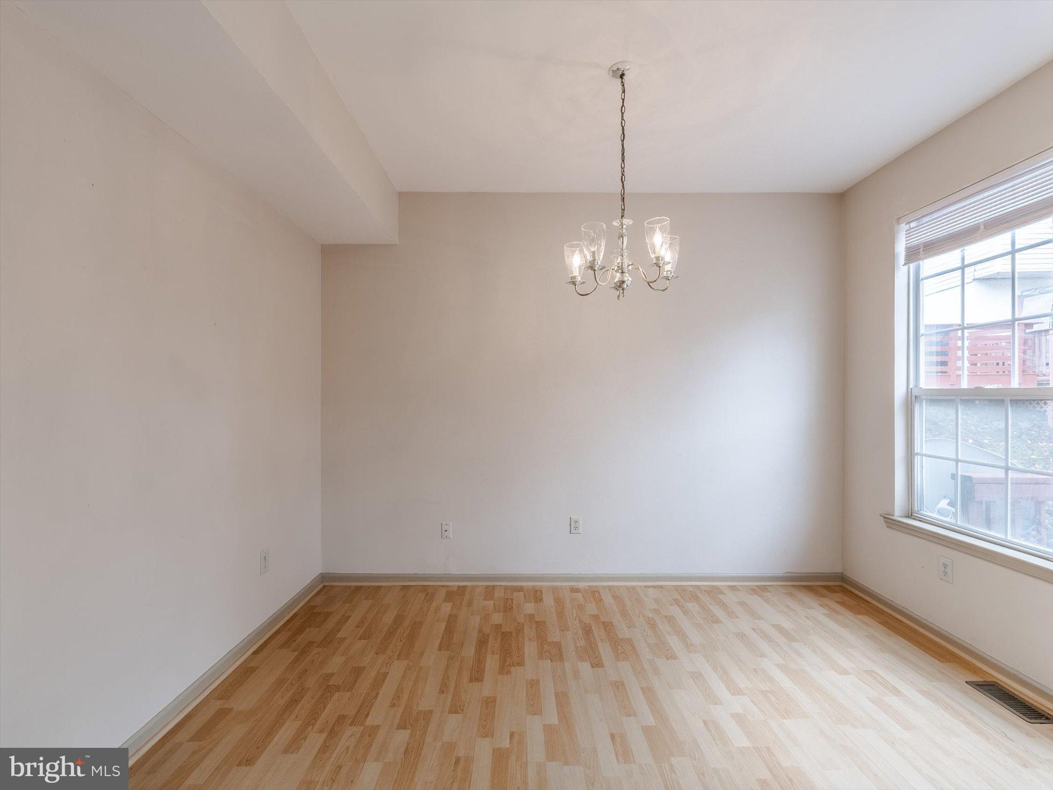 ROXBOROUGH - Residential