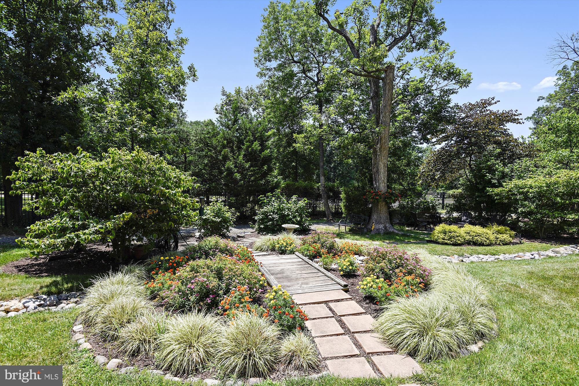 LANSDOWNE WOODS LEISURE WORLD - Residential