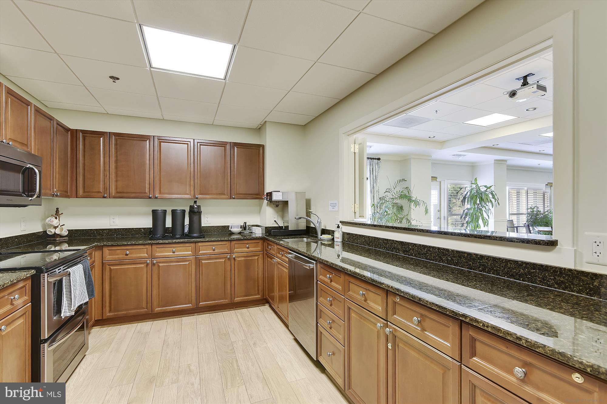 LANSDOWNE WOODS LEISURE WORLD - Residential