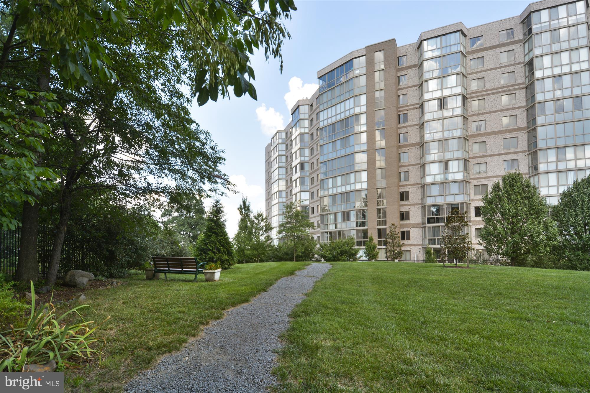 LANSDOWNE WOODS LEISURE WORLD - Residential