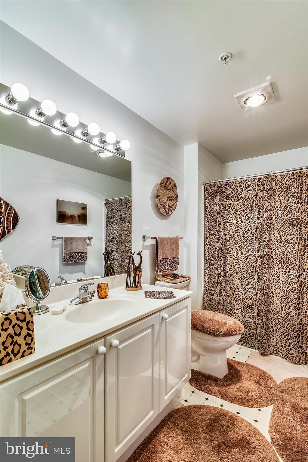 LANSDOWNE WOODS LEISURE WORLD - Residential