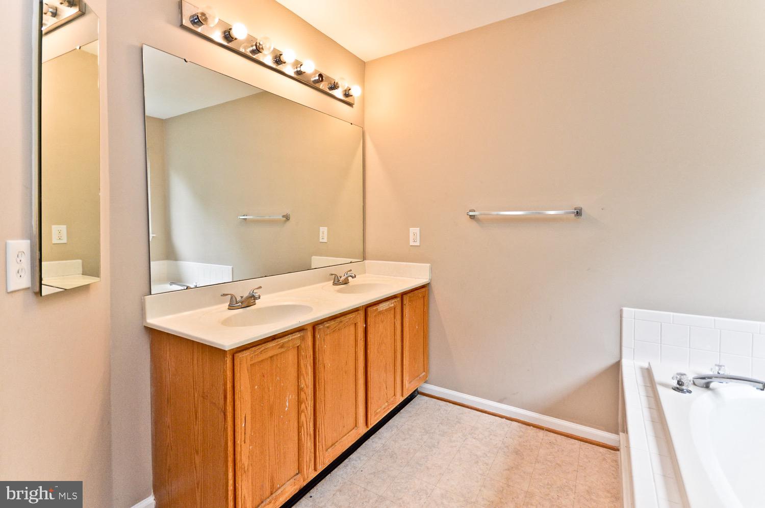 SUMMIT CREEK - Residential