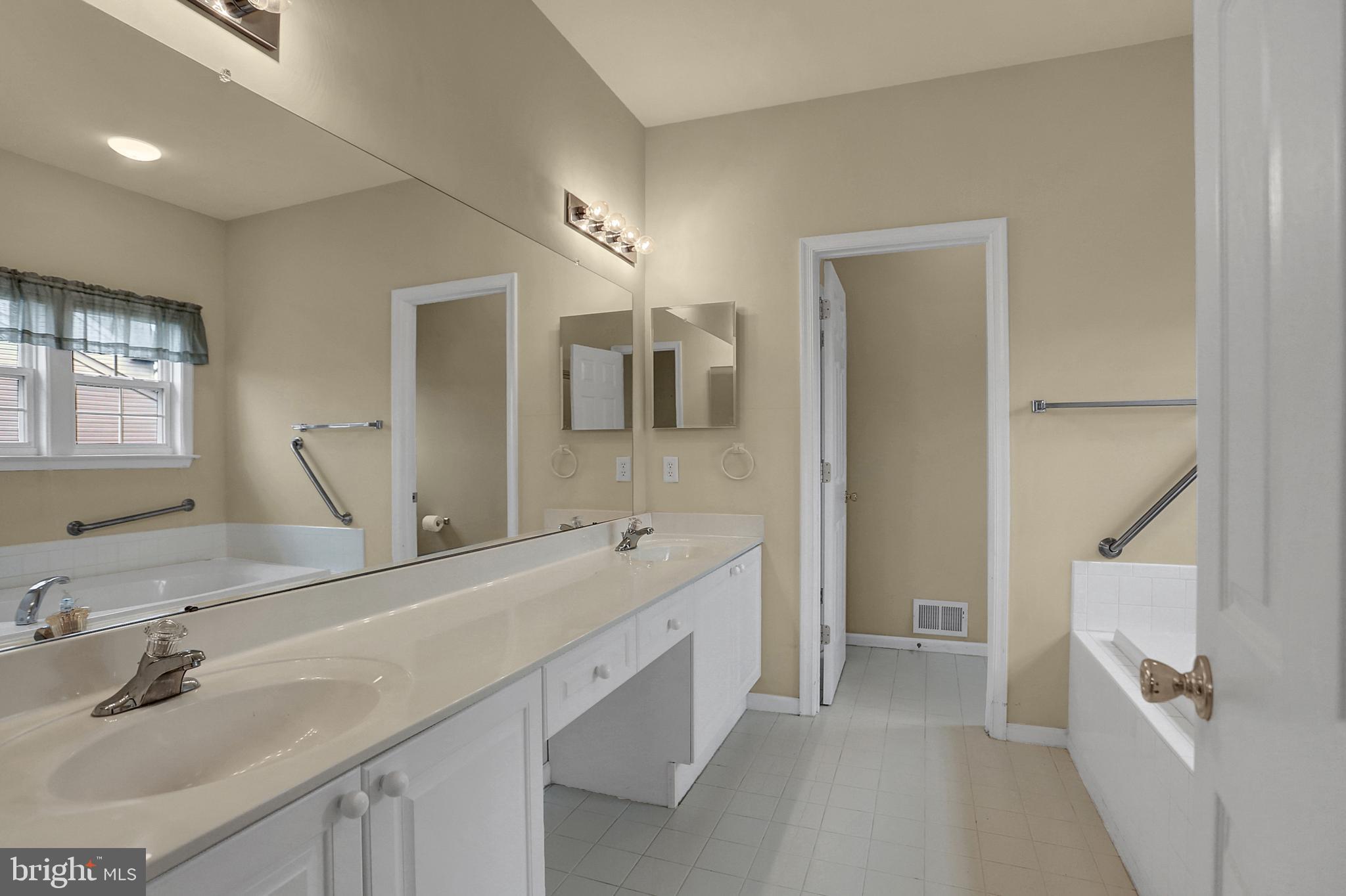 EAST VIEW ESTATES - Residential