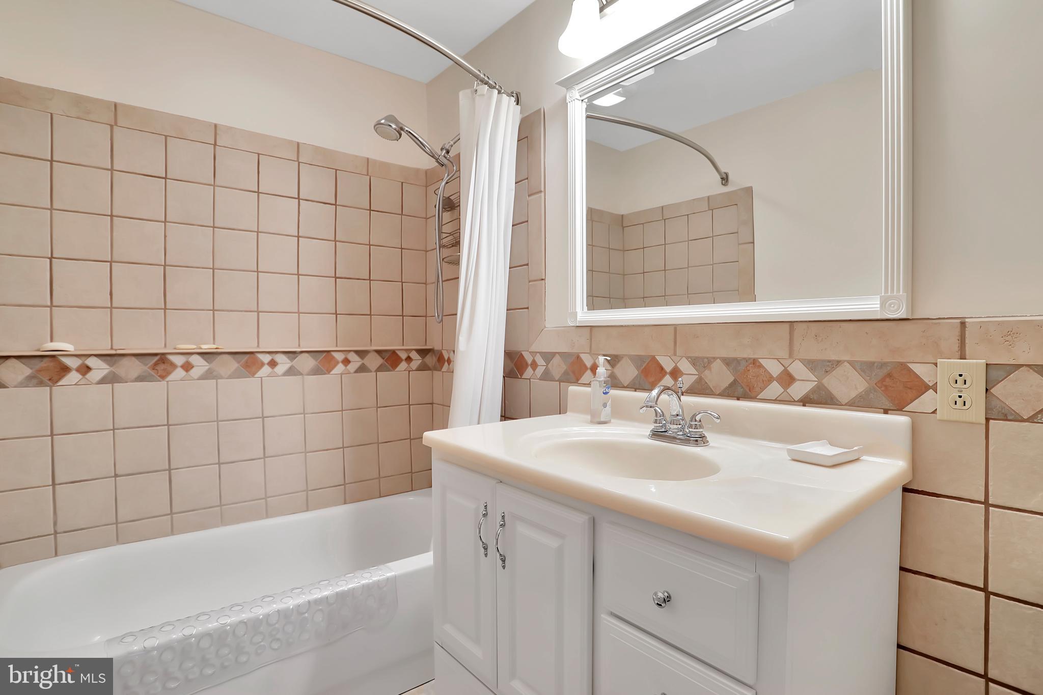 COOLFONT MOUNTAINSIDE - Residential