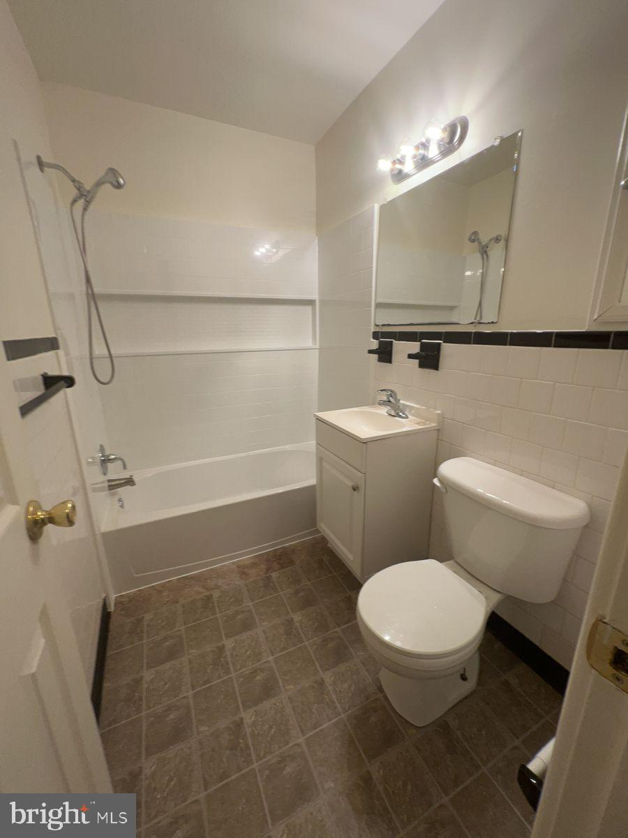 NORTHSIDE TOWNHOUSE APARTMENTS - Residential Lease