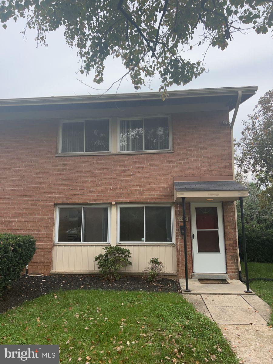 NORTHSIDE TOWNHOUSE APARTMENTS - Residential Lease