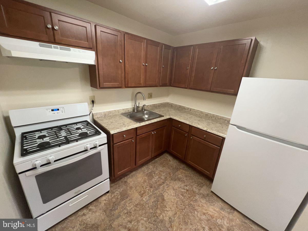 NORTHSIDE TOWNHOUSE APARTMENTS - Residential Lease