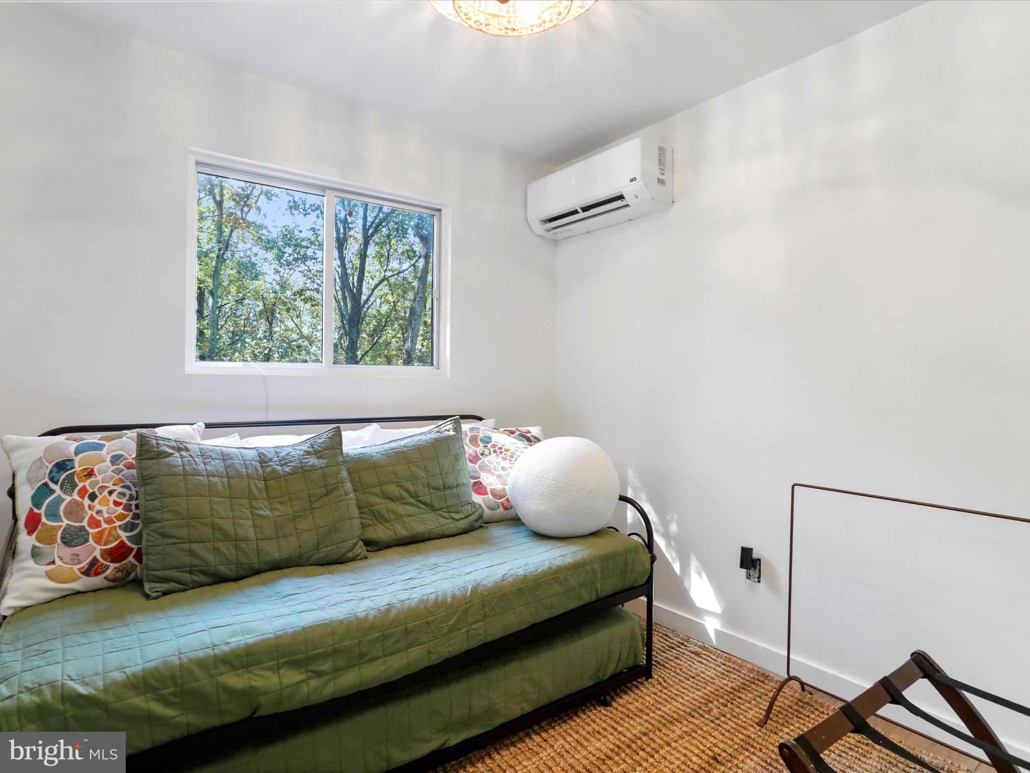 SHORT MOUNTAIN VILLAGE - Residential