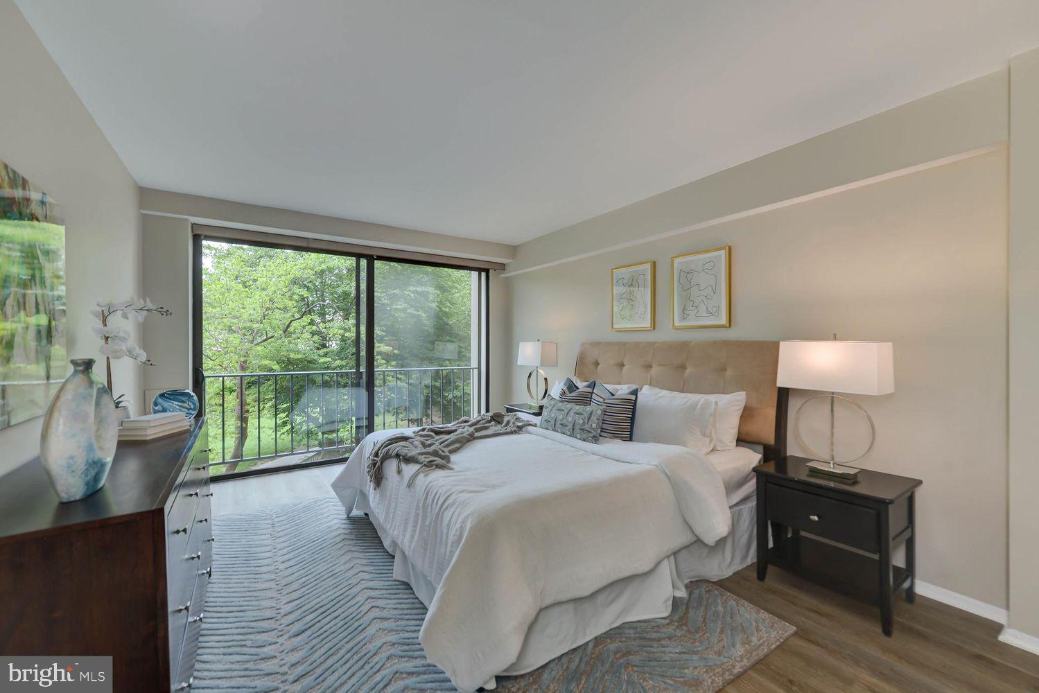 HYDE PARK - Residential