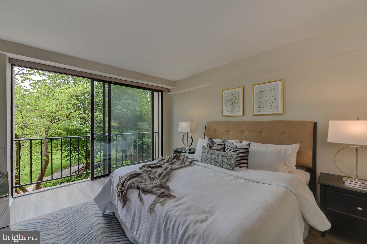 HYDE PARK - Residential