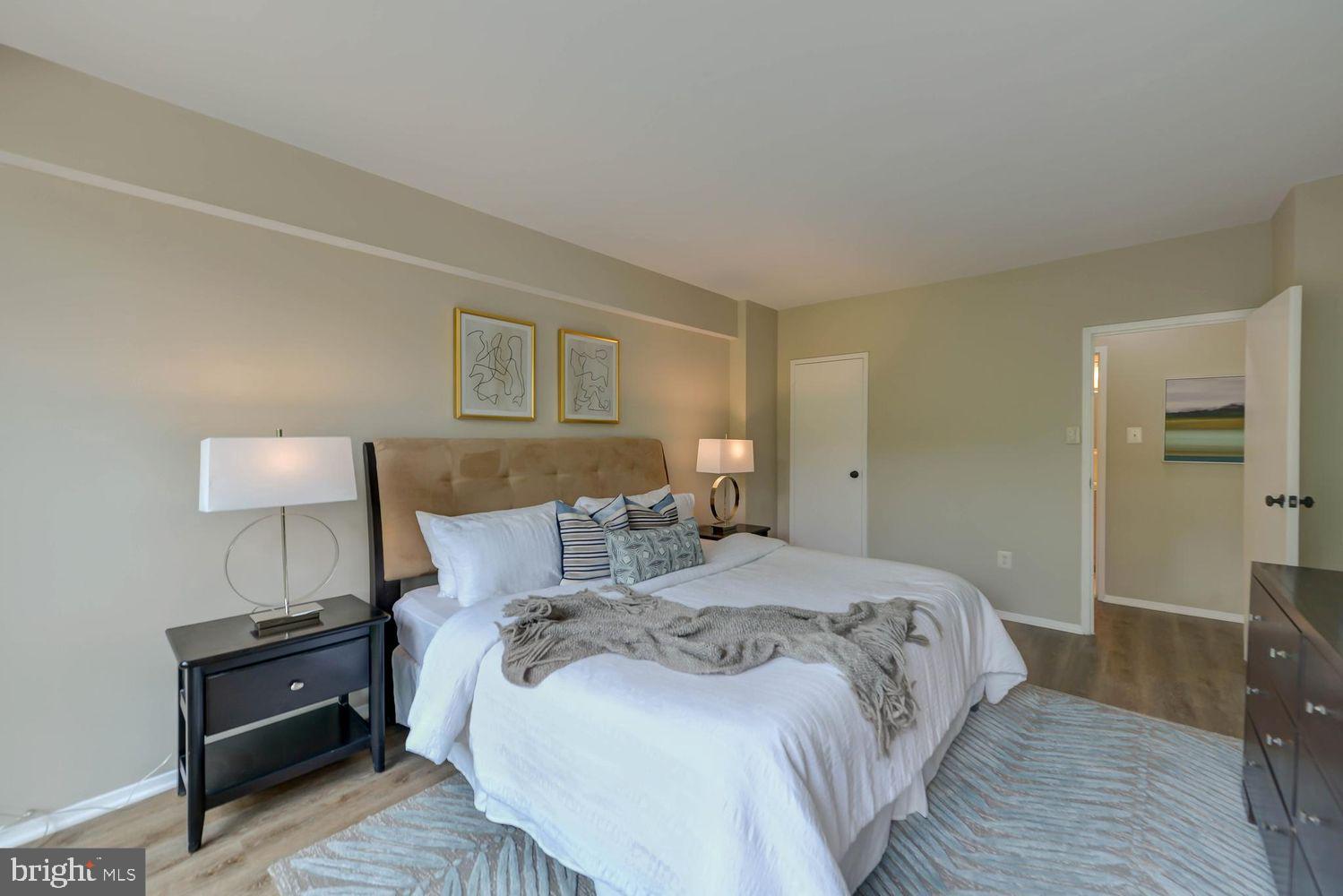 HYDE PARK - Residential