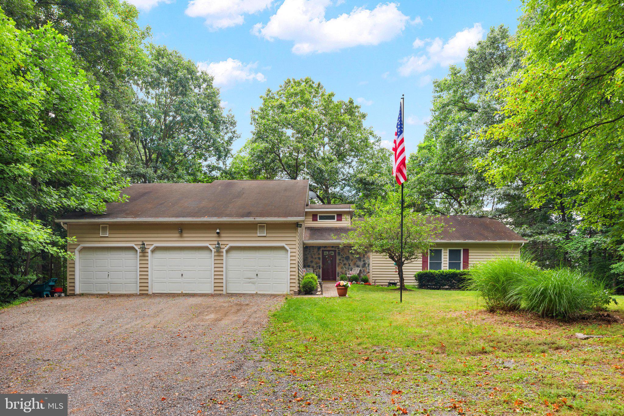 695 VULPINE DRIVE