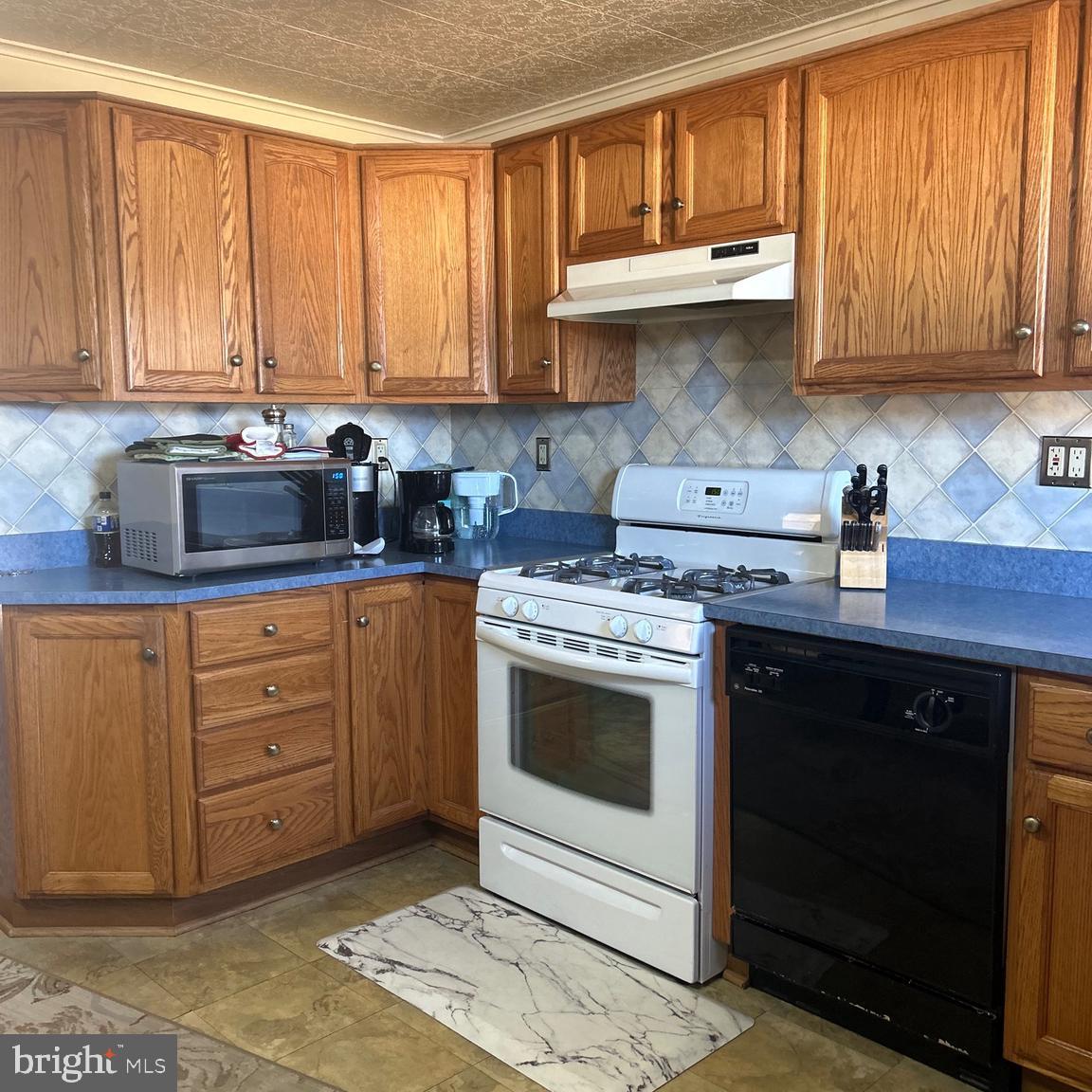 WEST LAWN - Residential