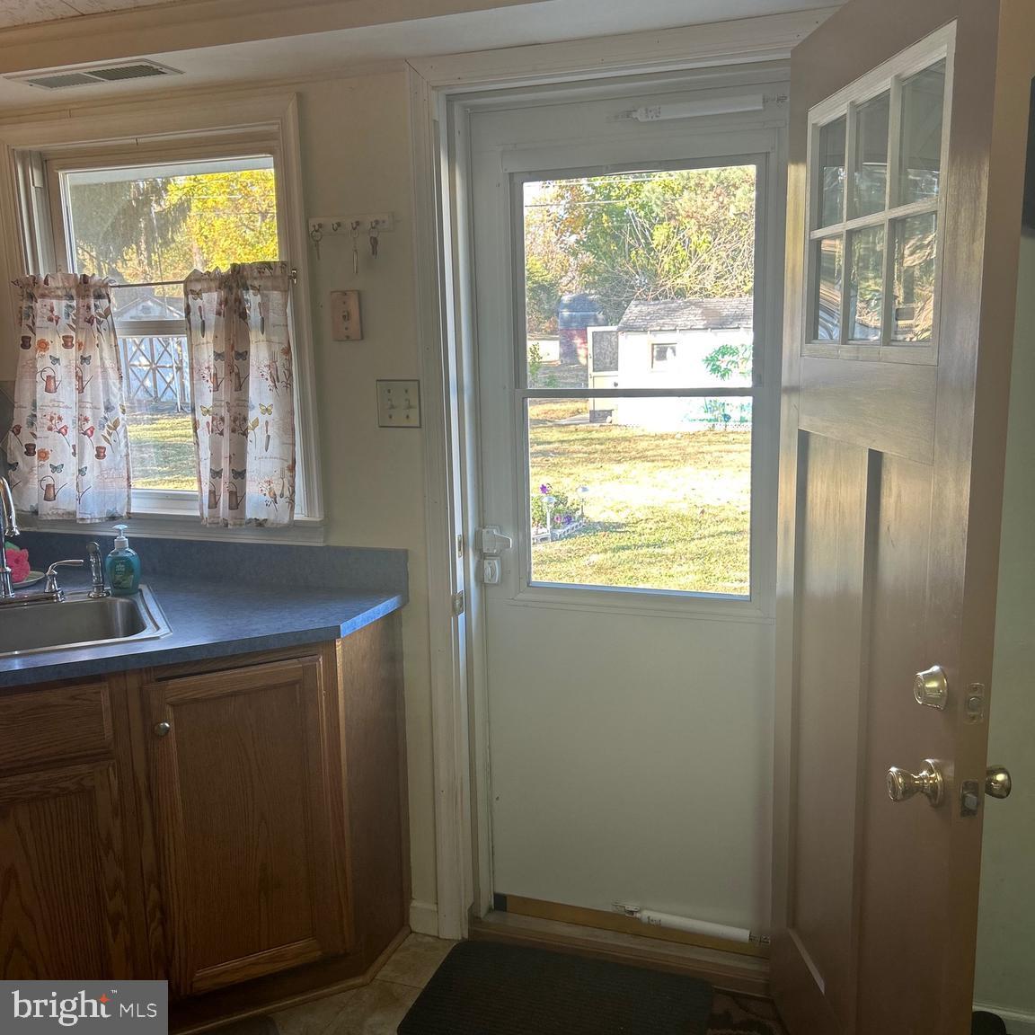 WEST LAWN - Residential