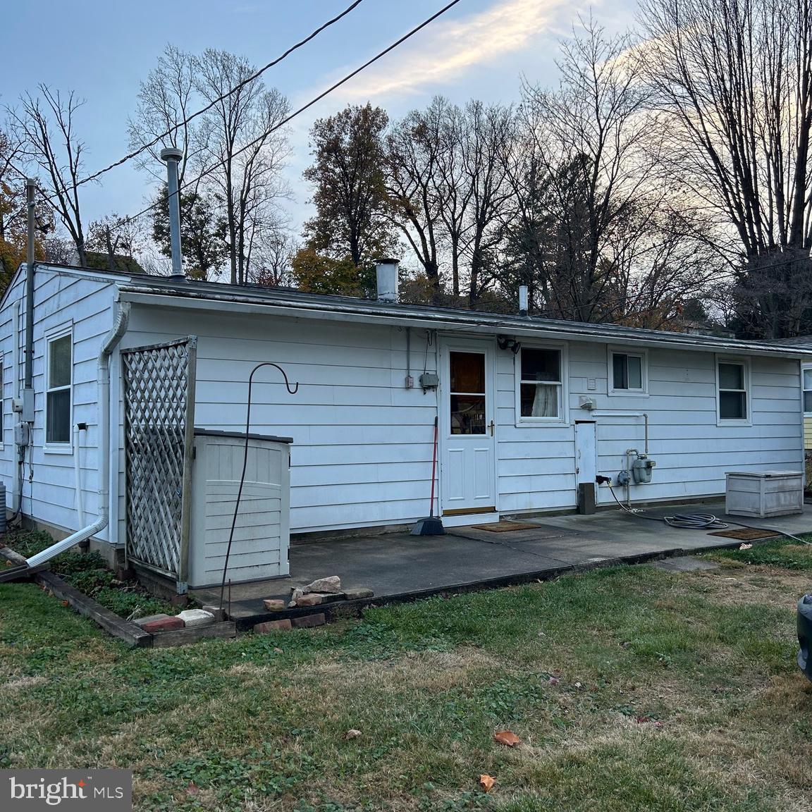 WEST LAWN - Residential