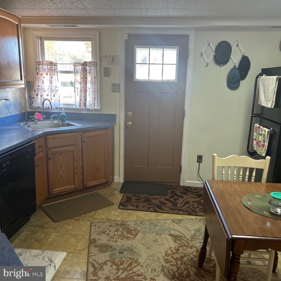 WEST LAWN - Residential