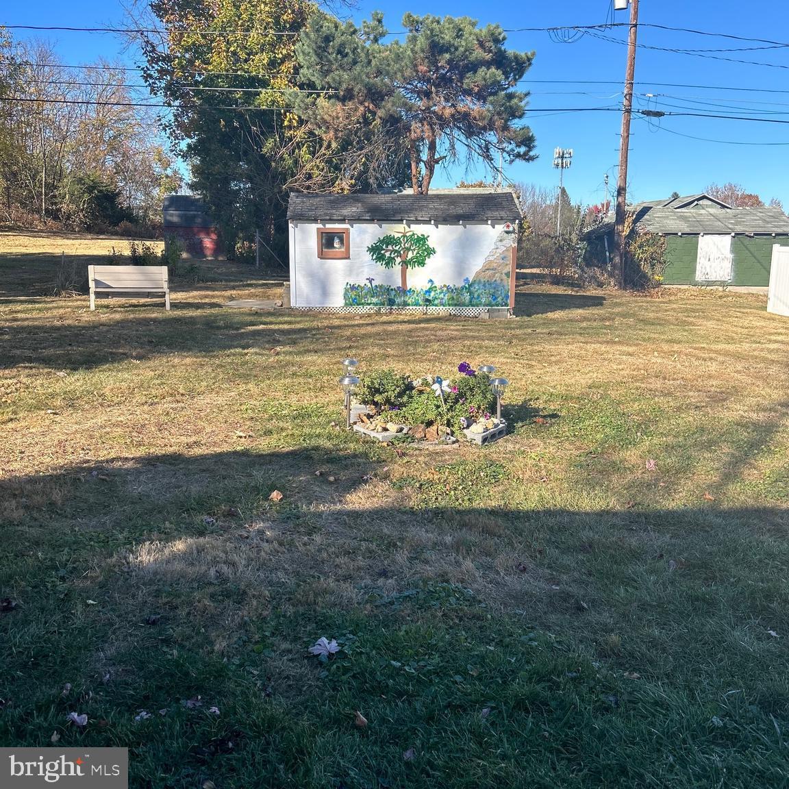 WEST LAWN - Residential