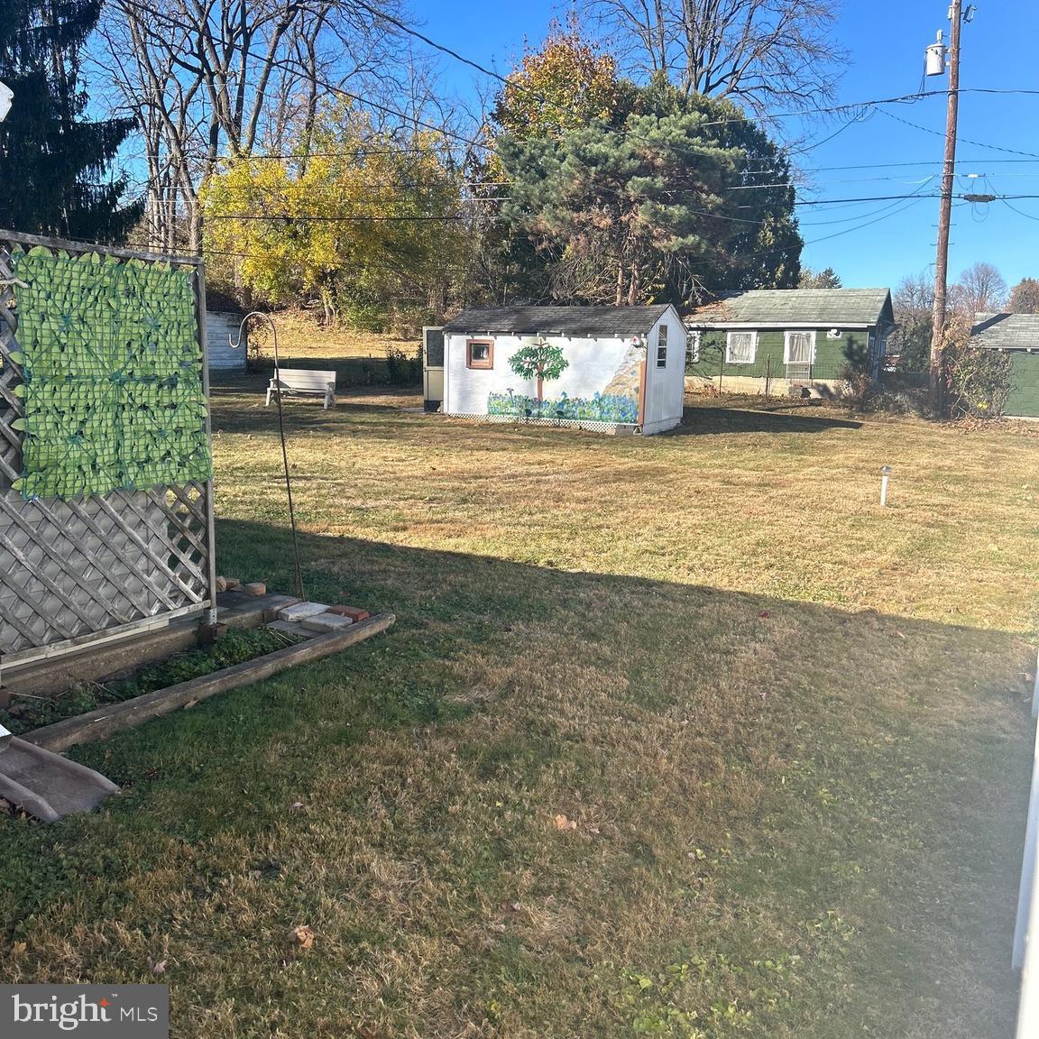 WEST LAWN - Residential