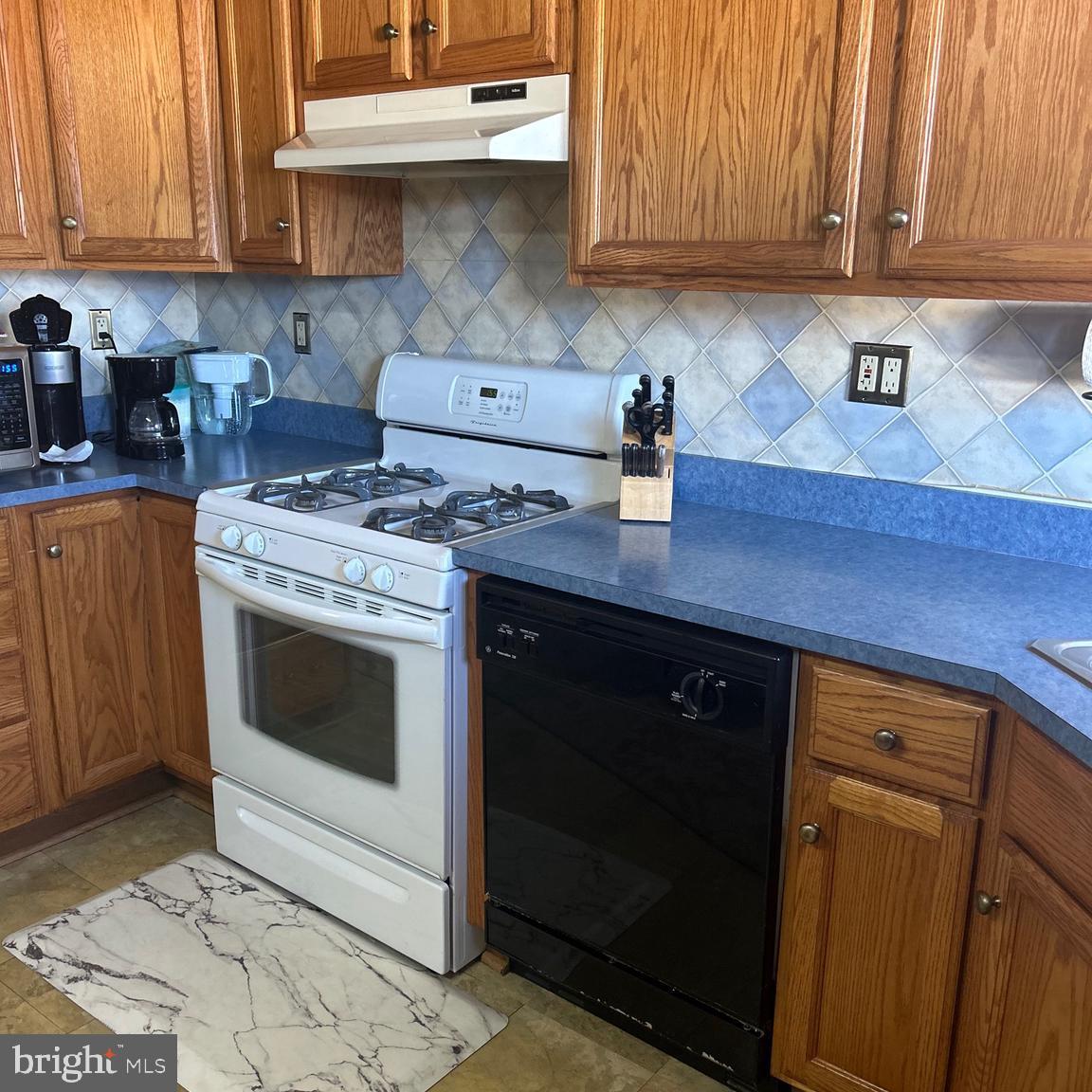 WEST LAWN - Residential