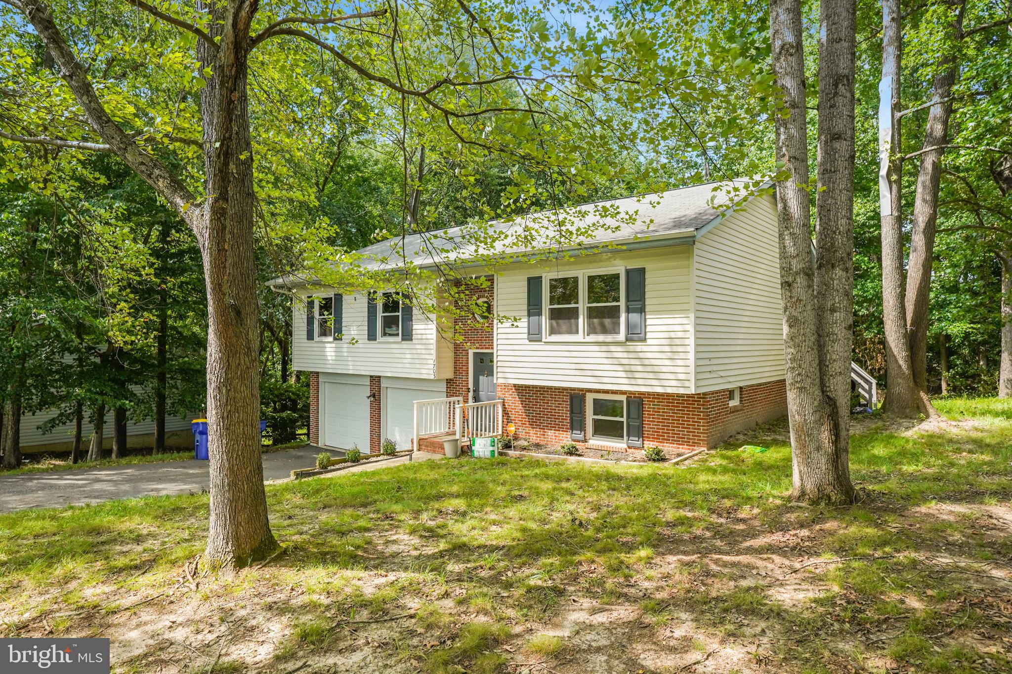 1703 SHERWOOD DR