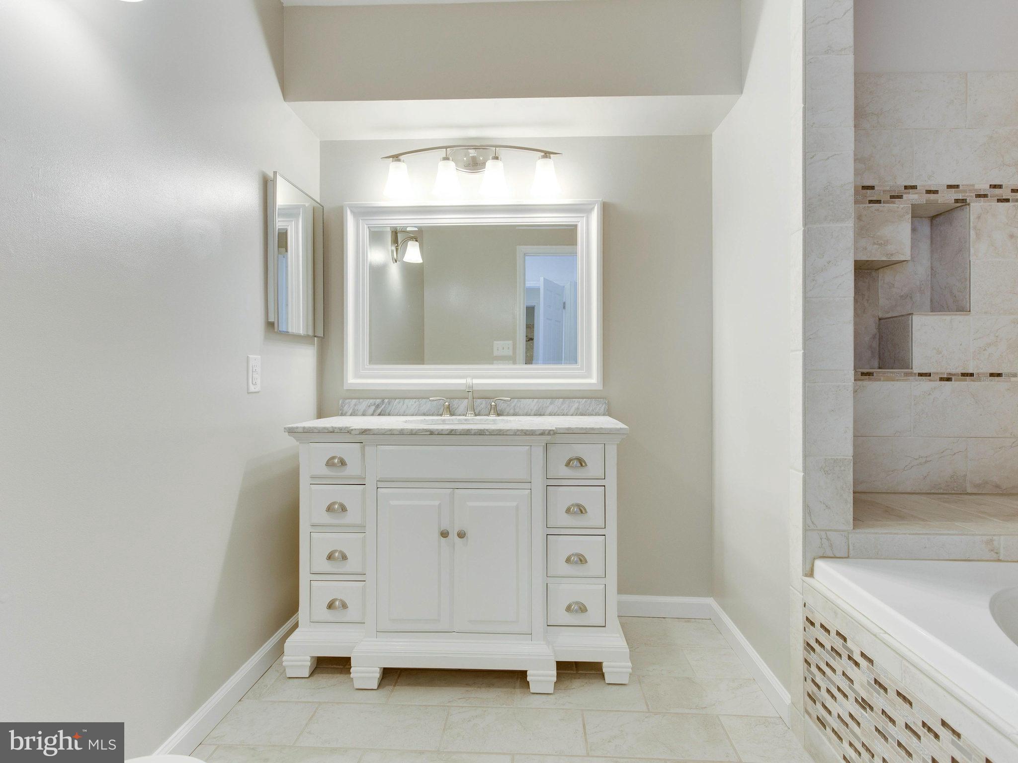 STRATFORD PLACE AT KINGS - Residential