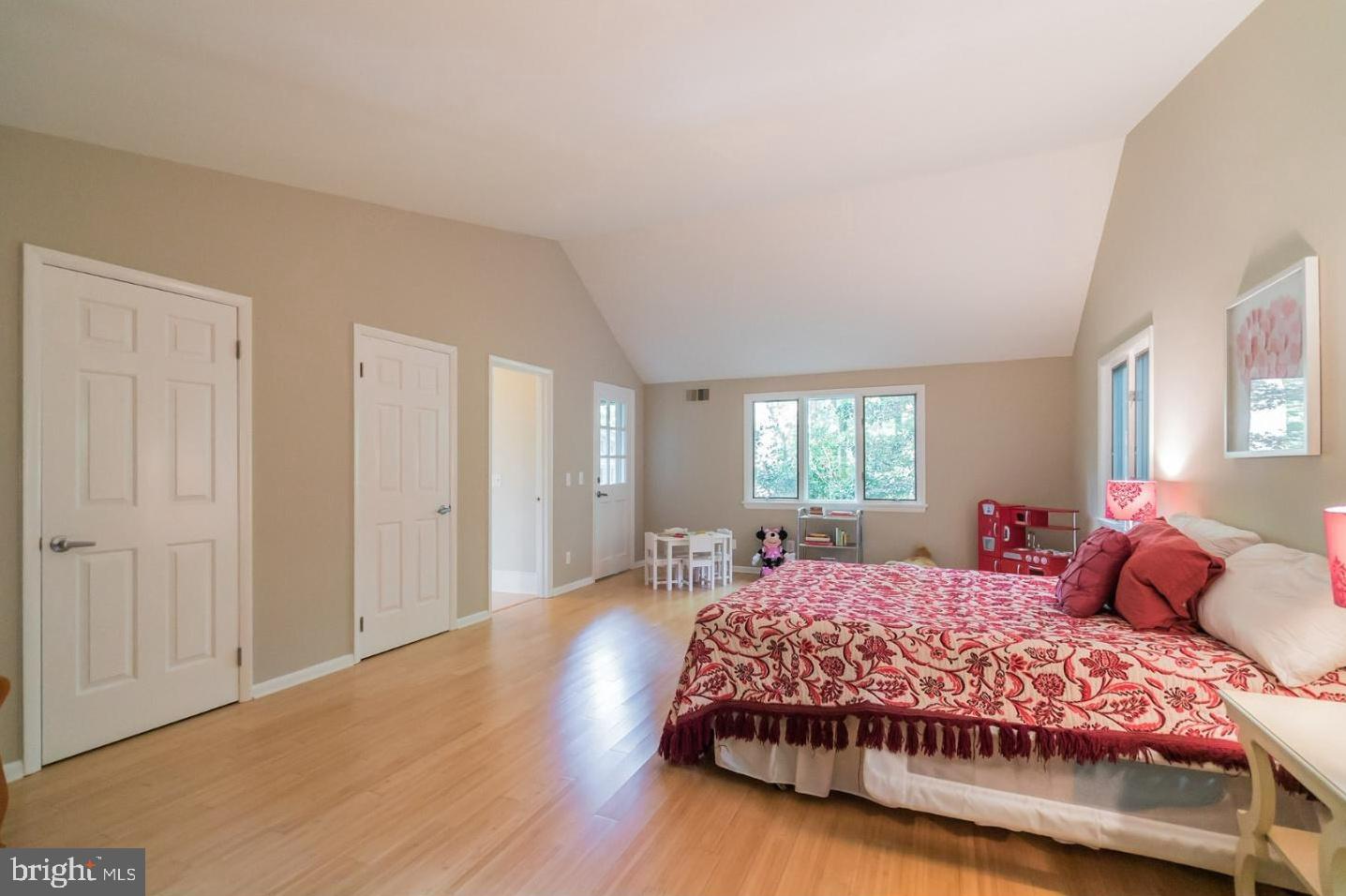 SOLEBURY MOUNT EST - Residential