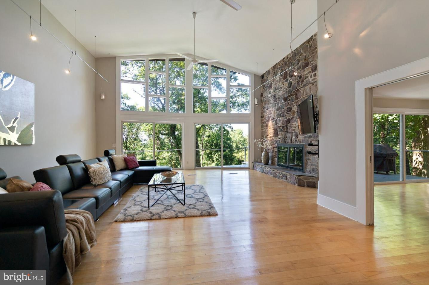 SOLEBURY MOUNT EST - Residential