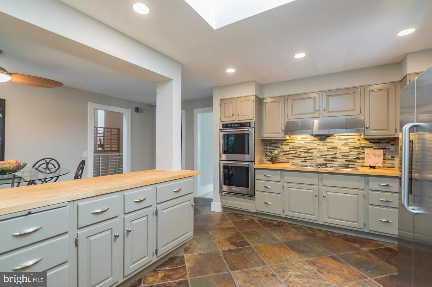 SOLEBURY MOUNT EST - Residential