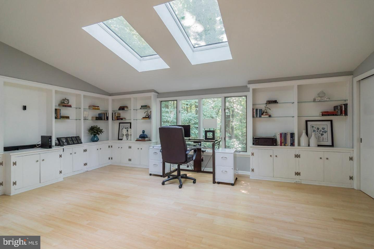 SOLEBURY MOUNT EST - Residential