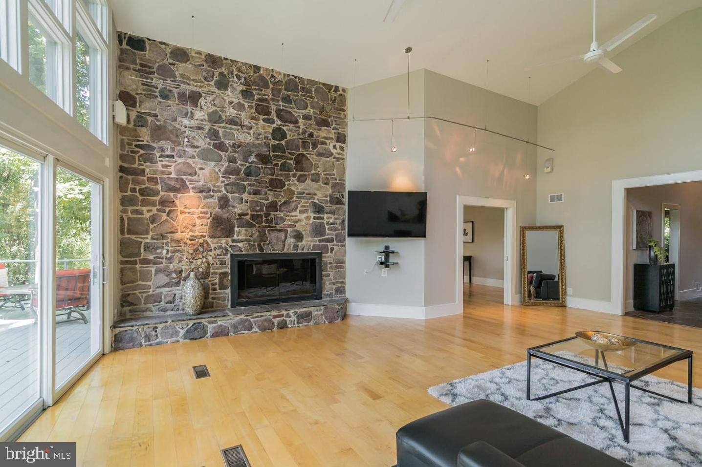 SOLEBURY MOUNT EST - Residential