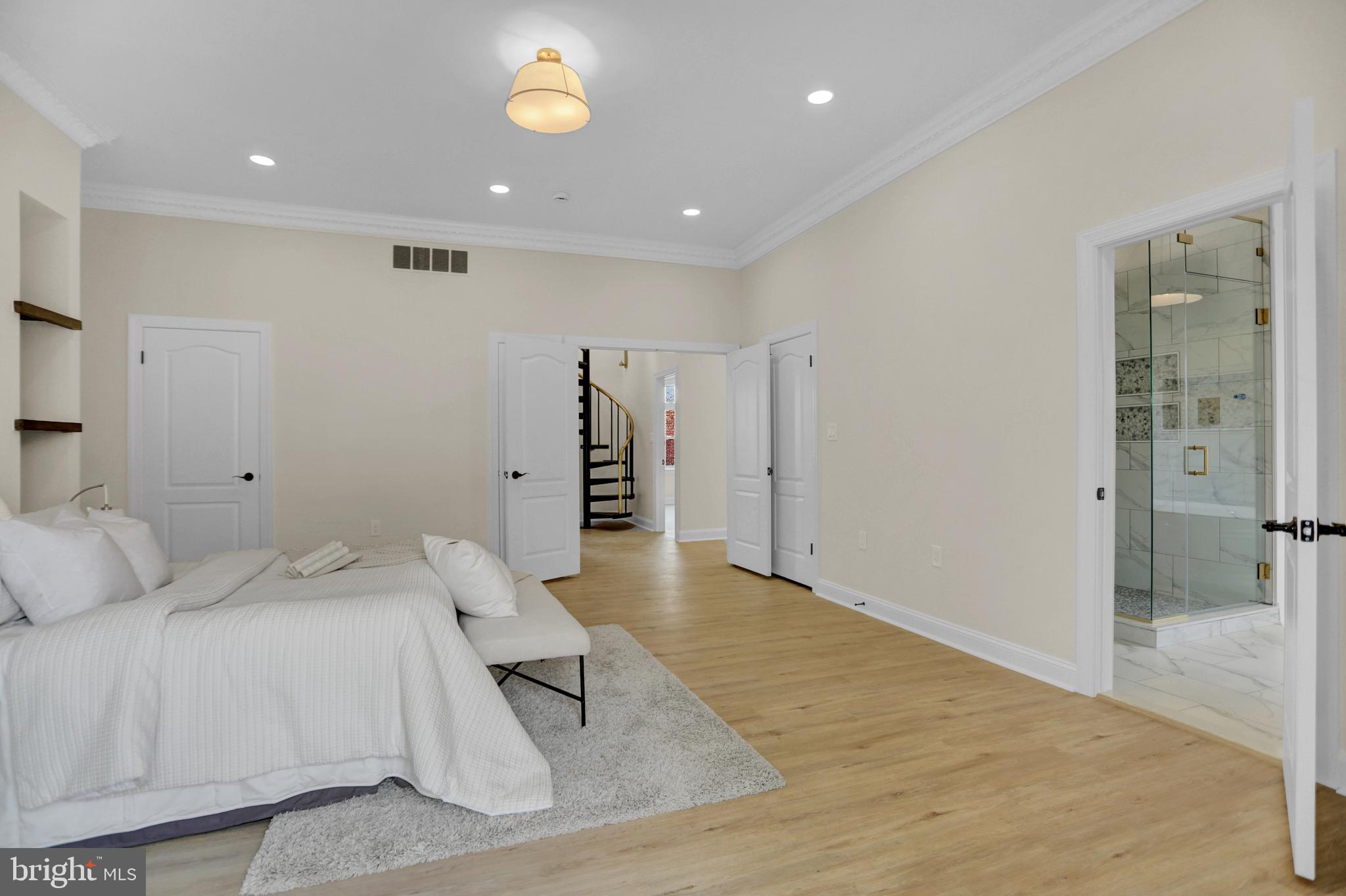 LITTLE ITALY - Residential