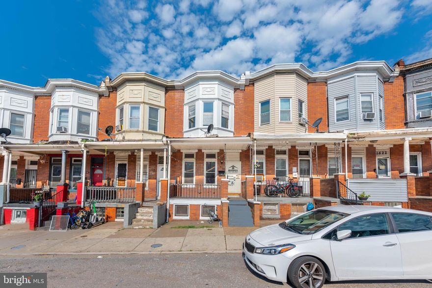 Why rent when you can own?
This home features 3 bedrooms, 1 bathroom, an unfinished basement, a backyard, and a front porch. It’s a turnkey property with a rental license already in place — ready for you to move in or rent out immediately. Whether you’re an investor or a future homeowner, this is an incredible opportunity: why pay rent when you can own for less?

Come see it for yourself and imagine the possibilities!