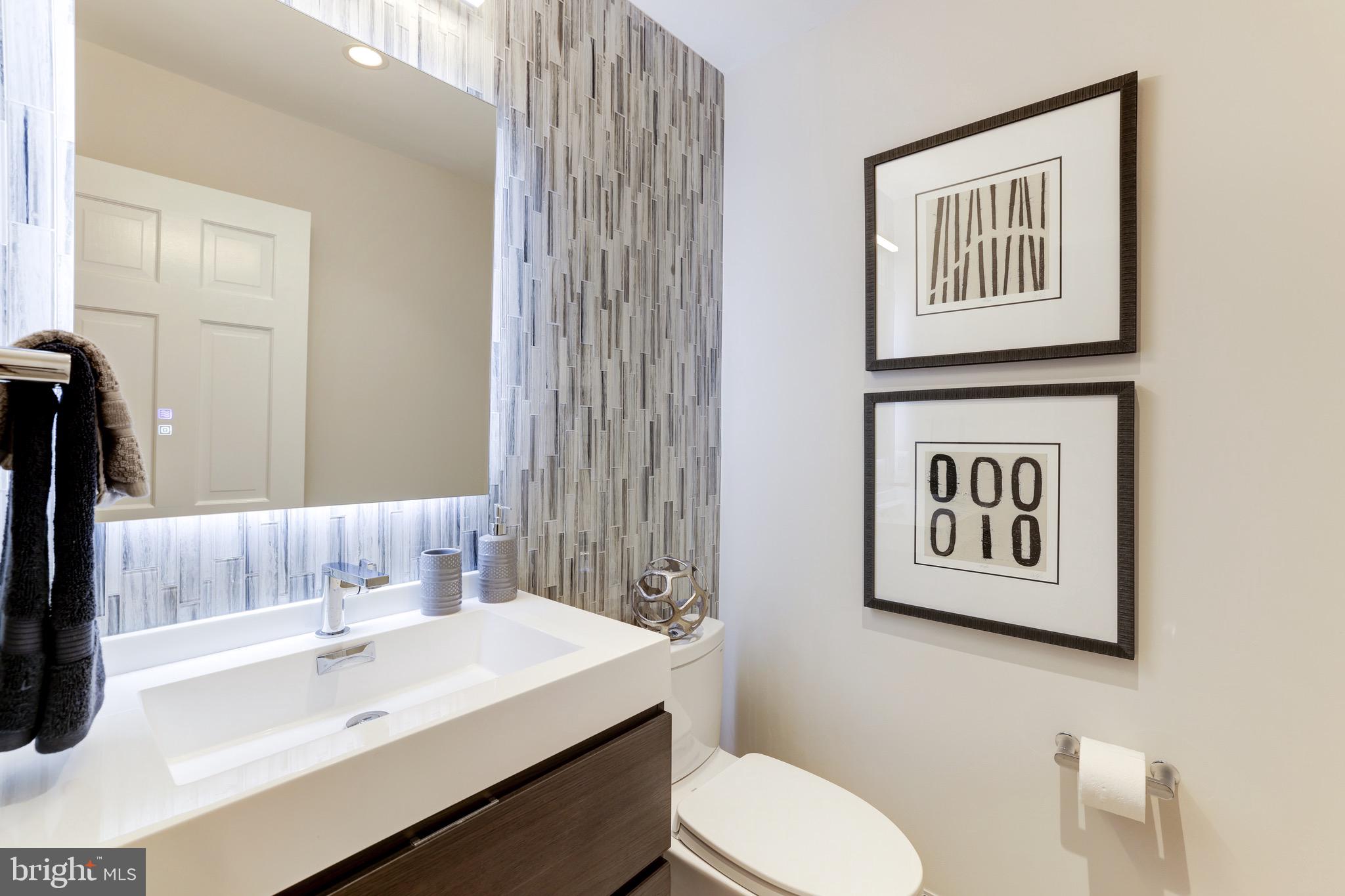 COUNTRY CLUB HILLS - Residential